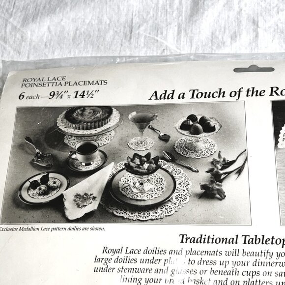 🎄Vintage Royal Lace Christmas Poinsettia Placemats🎄Set of 6 Paper Lace Doiles - Picture 6 of 9